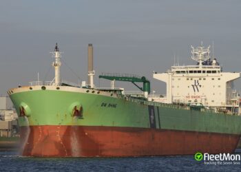 KAPAL tangki minyak, BW Rhine milik Singapura meletup di pelabuhan Arab Saudi hari ini. -AGENSI