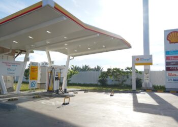 Stesen Shell di Tangkak yang dilengkapi pengecas EV berprestasi tinggi.