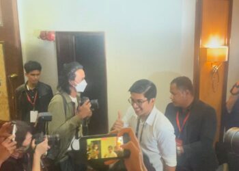 SYED Saddiq Syed Abdul Rahman tiba di pusat media PH bagi keputudan PRU15 di Hotel Grand Dorsett, Subang, Selangor.