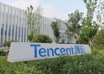 Tencent yang mula melabur dalam JD.com pada 2014 berkata, masanya adalah tepat untuk memindahkan pegangannya. – GAMBAR HIASAN/AFP