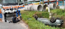 APM selamatkan lelaki terperangkap dalam kereta masuk parit