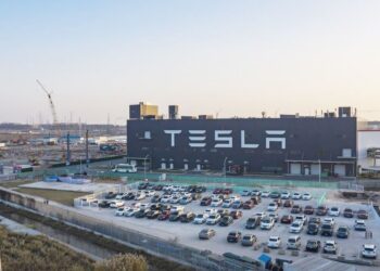 kejayaan tersebut menetapkan rekod baharu untuk kilang Tesla di Shanghai sejak permulaan pengeluaran pada Disember 2019 dan mendahului rekod jualan sebelumnya sebanyak 78,906 unit pada Jun ekoran pengeluar kereta AS itu terus melabur dalam pengeluaran China. - GAMBAR HIASAN