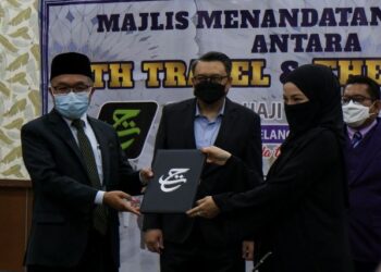 TH Travel & Services dan TheNoor memeterai kerjasama untuk
meningkatkan perkhidmatan kepada pelanggan di Kompleks TH
Kelana Jaya, semalam. – UTUSAN/BALQIS MISHA