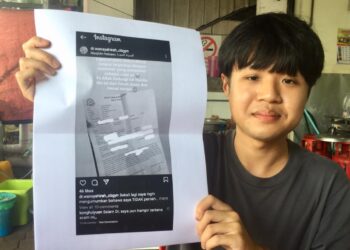 KONG Hui menunjukkan tangkap layar perbualan menerusi Telegram dengan individu tidak bertanggungjawab di Kuala Terengganu, hari ini. - UTUSAN/TENGKU DANISH BAHRI TENGKU YUSOFF