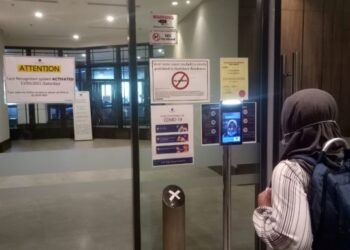 PENDUDUK Shaftsbury di Putrajaya akan dihalau keluar jika enggan mendaftar wajah mereka untuk imbasan. – FOTO/AMREE AHMAD