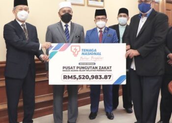 MAJLIS penyerahan zakat perniagaan korporat TNB kepada Pusat Pungutan Zakat Majlis Agama Islam Wilayah Persekutuan di Kuala Lumpur, semalam.