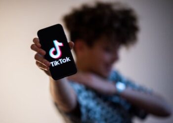 TIKTOK didakwa mengambil maklumat peribadi kanak-kanak termasuk nombor telefon, video, lokasi sebenar dan data biometrik tanpa pengetahuan kanak-kanak atau ibu bapa mahupun peringatan mencukupi. -AFP