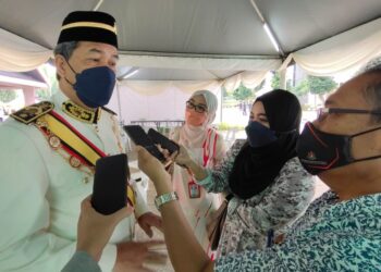 MOHAMAD Hasan ketika ditemui pemberita selepas menghadiri Persidangan Pertama (Perasmian) Penggal Kelima DUN Negeri Sembilan Yang Ke-14 di Seremban, hari ini.