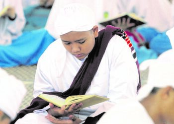 TAKWA bermaksud
takut kepada Allah, beramal dengan kitab
yang diturunkan, reda dengan ketentuan
Allah dan bersiap sedia untuk hari akan
datang.