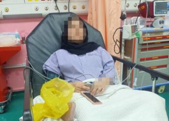 NUR Anis Nabihah Mohd. Zammil ketika dirawat di Hospital Hulu Terengganu selepas terkena renjatan kilat di kediamannya di Kampung Kuala Por di Hulu Terengganu, kelmarin.