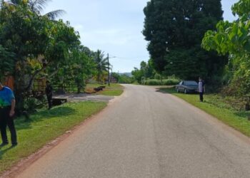 AMAN Basri Muhd. Rohaizi pengsan selepas tersadung ketika latihan merentas desa di jalan raya Kampung Asing ke Kampung Tuman di Marang, Terengganu, hari ini.