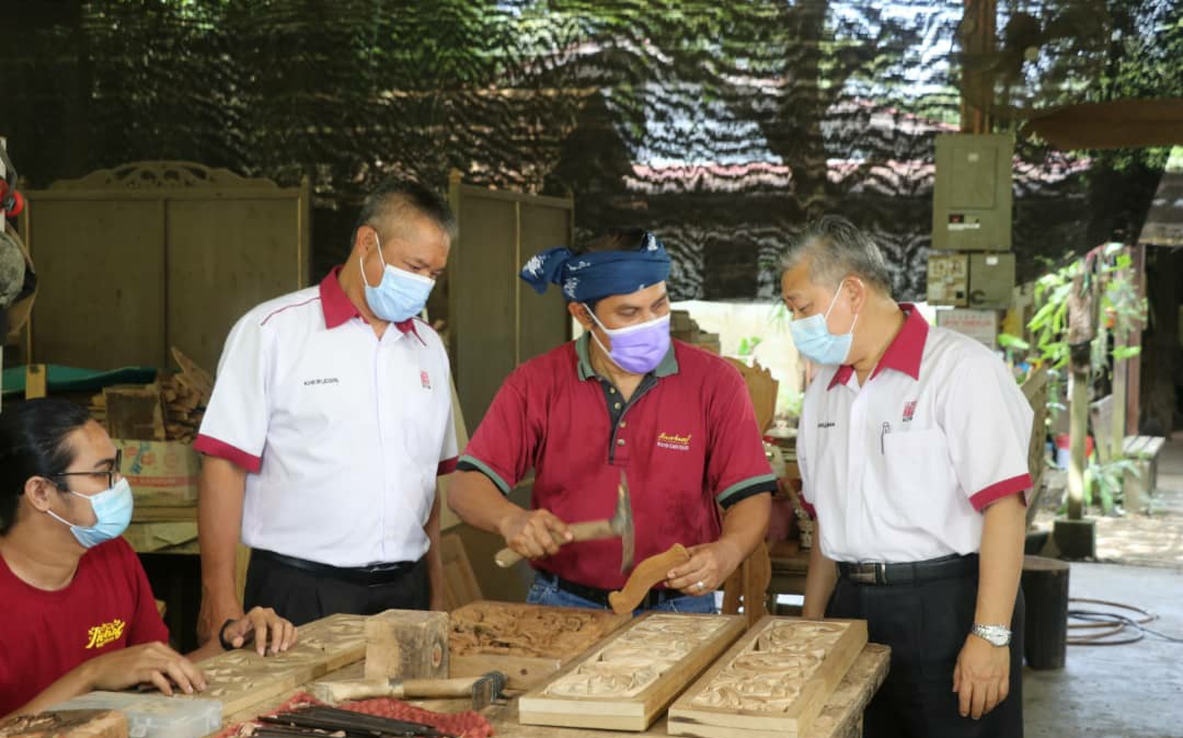 Potensi 500 pengukir kayu  tradisional digilap Utusan Digital