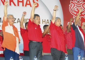 Ahmad Zahid Hamidi (tiga dari kiri) menghadiri Majlis Perjumpaan Khas Bersama Ahli UMNO Peringkat Negeri Sembilan di Rantau pada 2018. Turut kelihatan (dari kiri) Ismail Sabri Yaakob, Mohamad Hasan dan Mahdzir Khalid.