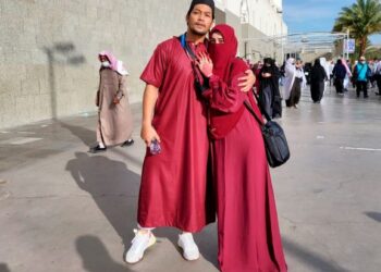 KAMAL Adli bersama Uqasha Senrose berkongsi momen di laman Instagram semasa menunaikan umrah.