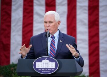 MIKE Pence menyatakan pendiriannya untuk tidak menguatkuasakan Pindaan Ke-25 untuk memecat Trump. - AFP