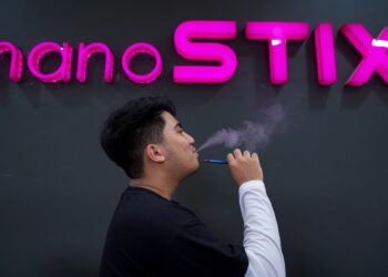 Majoriti negara di seluruh dunia telah mengambil pendekatan mengawal selia produk rokok elektronik atau e-rokok dan vape kerana ia adalah produk unik sesuai untuk menggantikan produk berasaskan tembakau.- GAMBAR HIASAN