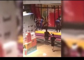 PAPARAN video pergaduhan dua kumpulan yang berlaku di sebuah kafe di Forest City, Gelang Patah, Kota Tinggi.