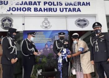 ZULKIFLI (tengah) menyempurnakan perasmian Ibu Pejabat Polis Daerah (IPD) Johor Bahru Utara, Johor Bahru.
UTUSAN/ Baazlan Ibrahim