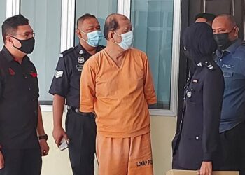 Tertuduh Lim Yoke Pin mengaku salah mencabul dua remaja bawah umur di Mahkamah Sesyen Raub di Raub, Pahang hari ini. 
UTUSAN/SALEHUDIN MAT RASAD