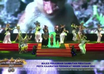 Antara persembahan kebudayaan sempena majlis perasmian sambutan Pesta Kaamatan peringkat negeri Sabah 2021 yang diadakan secara dalam talian