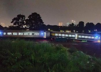 MENDAPAN tanah landasan kereta api berhampiran Kempas, Johor Bahru punca perkhidmatan kereta api dari Stesen Gemas ke Johor Bahru Sentral tergendala.