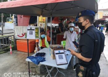 PEGAWAI penguat kuasa PPDNHEP Pulau Pinang menjalankan pemantauan dan pemeriksaan harga barangan di premis-premis perniagaan bagi memastikan peniaga mematuhi peraturan ditetapkan.