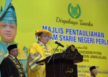 TUANKU Syed Faizuddin bertitah pada majlis pentauliahan peguam syarie negeri Perlis di Dewan Harumanis Politeknik Tuanku Syed Sirajuddin (PTSS), Arau, Perlis hari ini.- UTUSAN