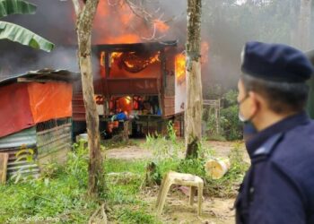 Yusoff Zaki mengetuai operasi perobohan rumah yang menjadi sarang persembunyian kumpulan pengganas Abu Sayyaf di kawasan paya bakau berhampiran Taman Sri Arjuna, Beaufort, Sabah hari ini-Ihsan PDRM