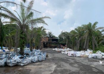 LOKASI melebur tembaga haram dalam ladang kelapa sawit yang dibongkar PGA di Kampung Ibrahim Majid, Simpang Renggam, Johor.