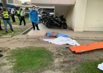 KEADAAN mangsa yang terjun dari tingkat tiga Hospital Raja Permaisuri Bainun (HRPB) di Ipoh semalam. - UTUSAN