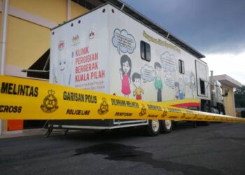 Treler Klinik Pergigian Kuala Pilah menjadi kemudahan PPV Bergerak pertama di negeri ini yang kini ditempatkan di Dewan Semai Budi, Felda Kepis, Kuala Pilah.-UTUSAN/MUHAMMAD IZZAT TERMIZIE.