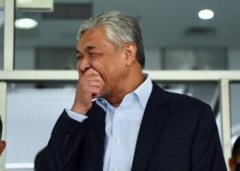 AHMAD Zahid Hamidi hadir ke Mahkamah Tinggi Shah Alam untuk meneruskan hujahan akhir peringkat pendakwaan kes rasuahnya, di Kompleks Mahkamah Sultan Salahuddin Abdul Aziz Shah di Shah Alam, Selangor, hari ini. - UTUSAN/ZULFADHLI ZAKI