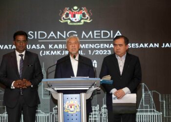 AHMAD Zahid Hamidi pada sidang akhbar selepas Mesyuarat JKMKJR di Putrajaya. - UTUSAN/FAISOL MUSTAFA