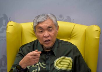 AHMAD Zahid Hamidi dalam sidang akhbar selepas Majlis Perhimpunan Bulanan Kemajuan Desa dan Wilayah di 
 Putrajaya. - UTUSAN/FAISOL MUSTAFA