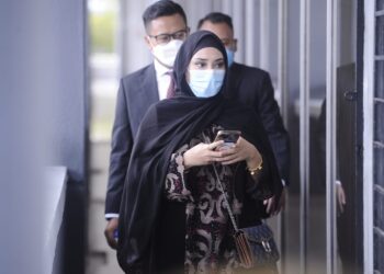  ZARINA Anjoulie hadir di Mahkamah Majistret Seremban hari ini berhubung pertuduhan menggunakan dadah jenis methamphetamine terhadapnya pada bulan Jun lalu.-UTUSAN/MOHD. SHAHJEHAN MAAMIN