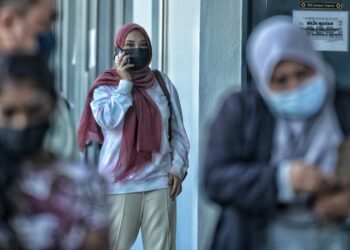 ZARINA Anjoulie hadir di Mahkamah Majistret Seremban bagi pendengaran kes pertududuhan dadah yang dihadapinya. - UTUSAN/MOHD. SHAHJEHAN MAAMIN